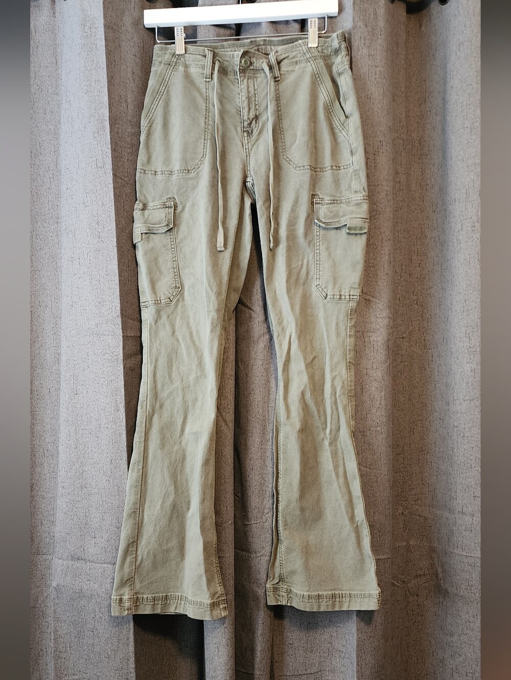 American Eagle Vintage Style Olive Green Bootcut Flare Cargo Pants Size 2 Y2K